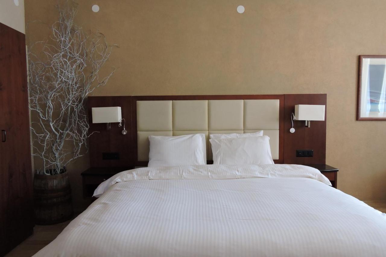 Lakeview Hotel And Resort Otesevo Dış mekan fotoğraf